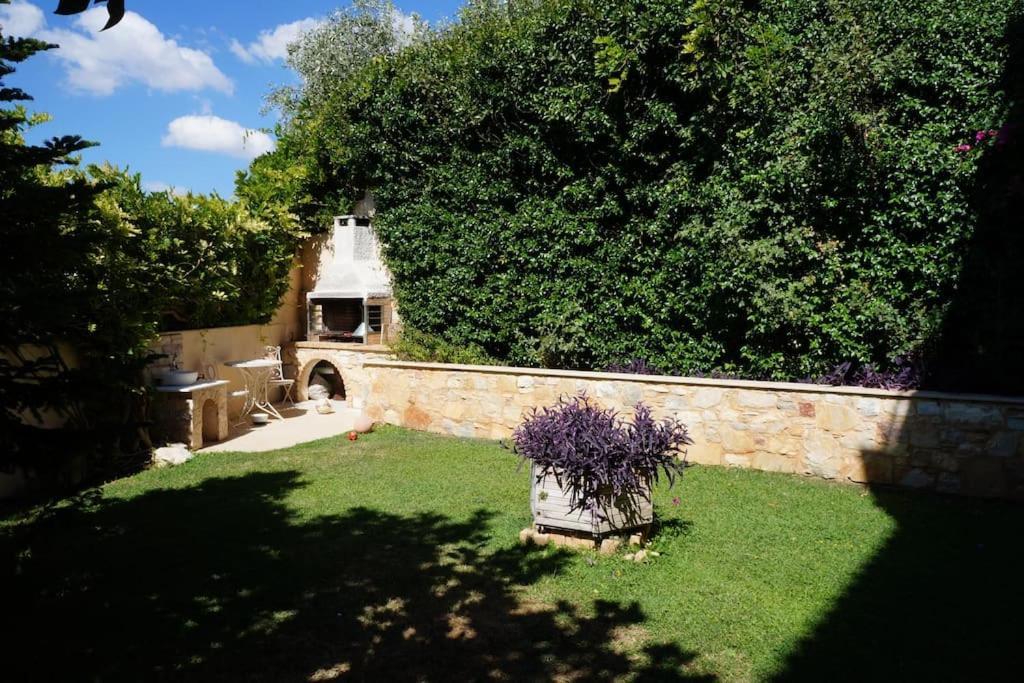 Apartment With A Garden, Bbq, Swimming Pool And Jacuzzi Dhráfi Exterior foto