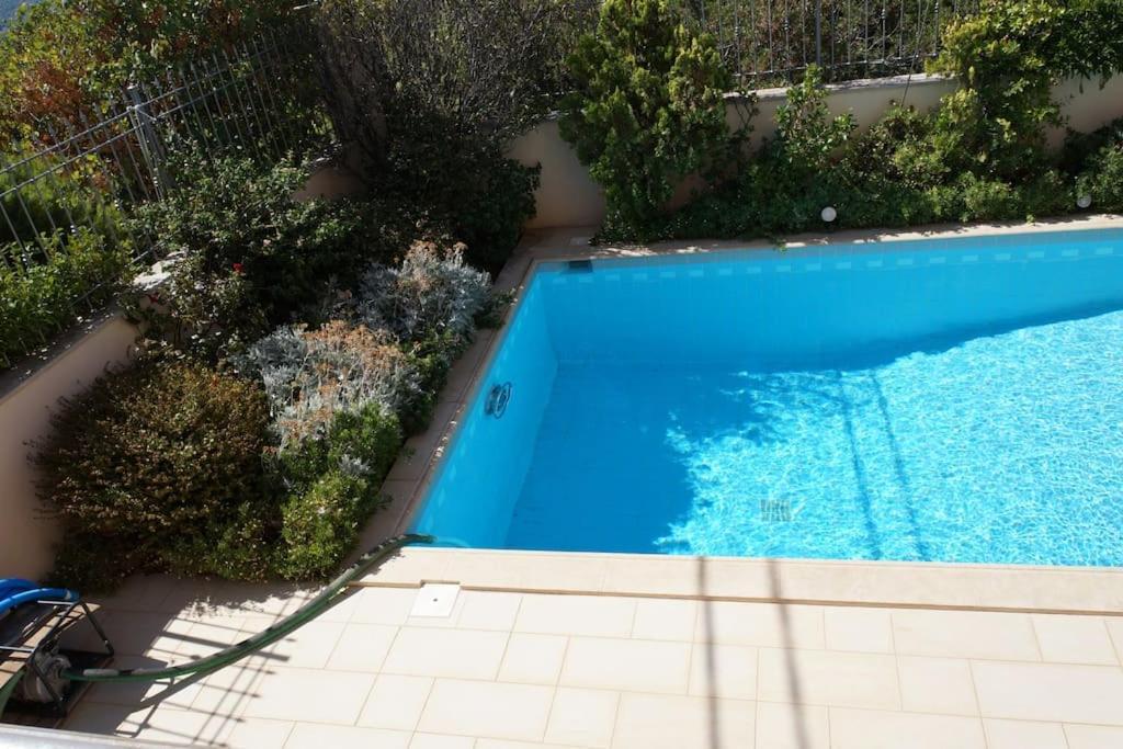 Apartment With A Garden, Bbq, Swimming Pool And Jacuzzi Dhráfi Exterior foto